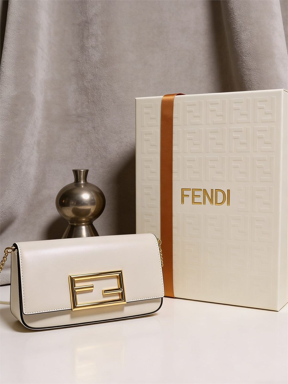 Fendi Medium Leather Shoulder Bag White - Picture 5 of 6
